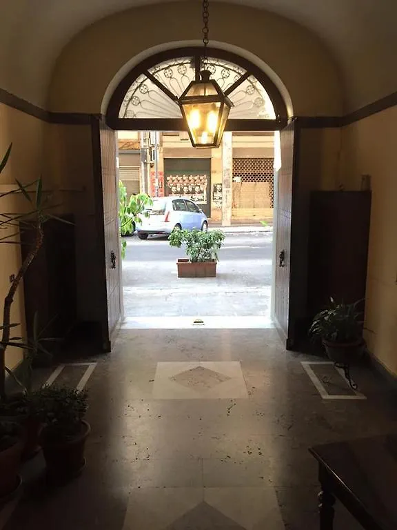 A To Casa Bed and Breakfast Palermo 2*,