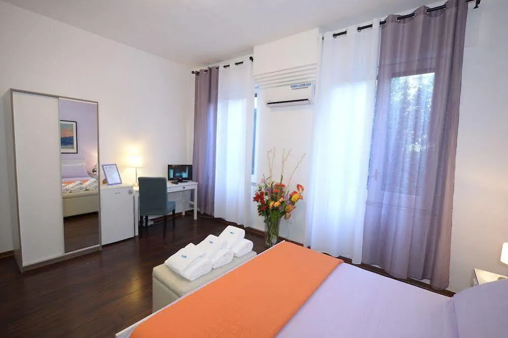 A To Casa Bed and Breakfast Palermo 2*,  Italien